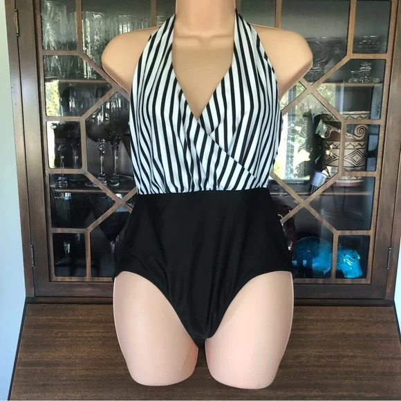 Two swimsuits - Picture 2 of 8